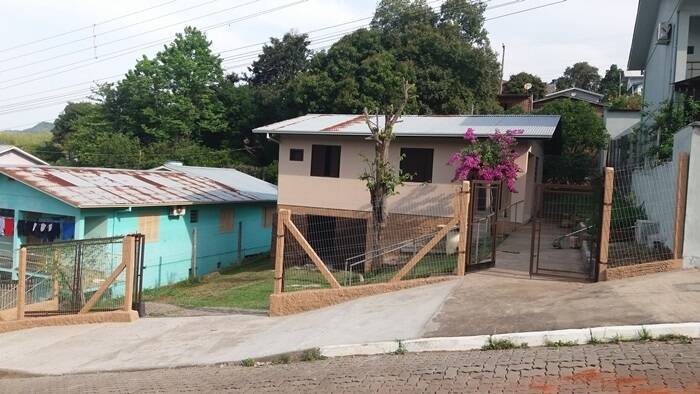 Casa de alvenaria com 63m² no bairro Bom Fim/ Feliz.